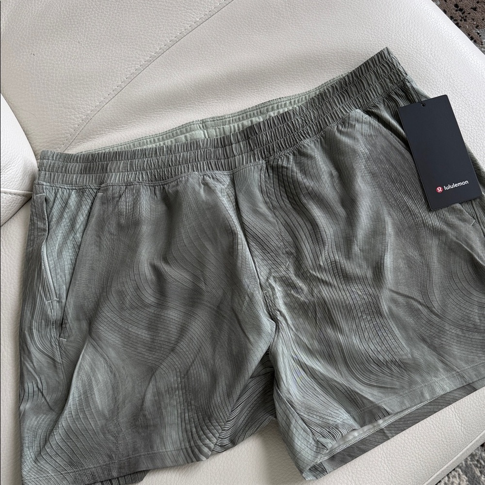 Lululemon Athletica Men's Pace Breaker Olive Wave-Pattern Athletic Shorts